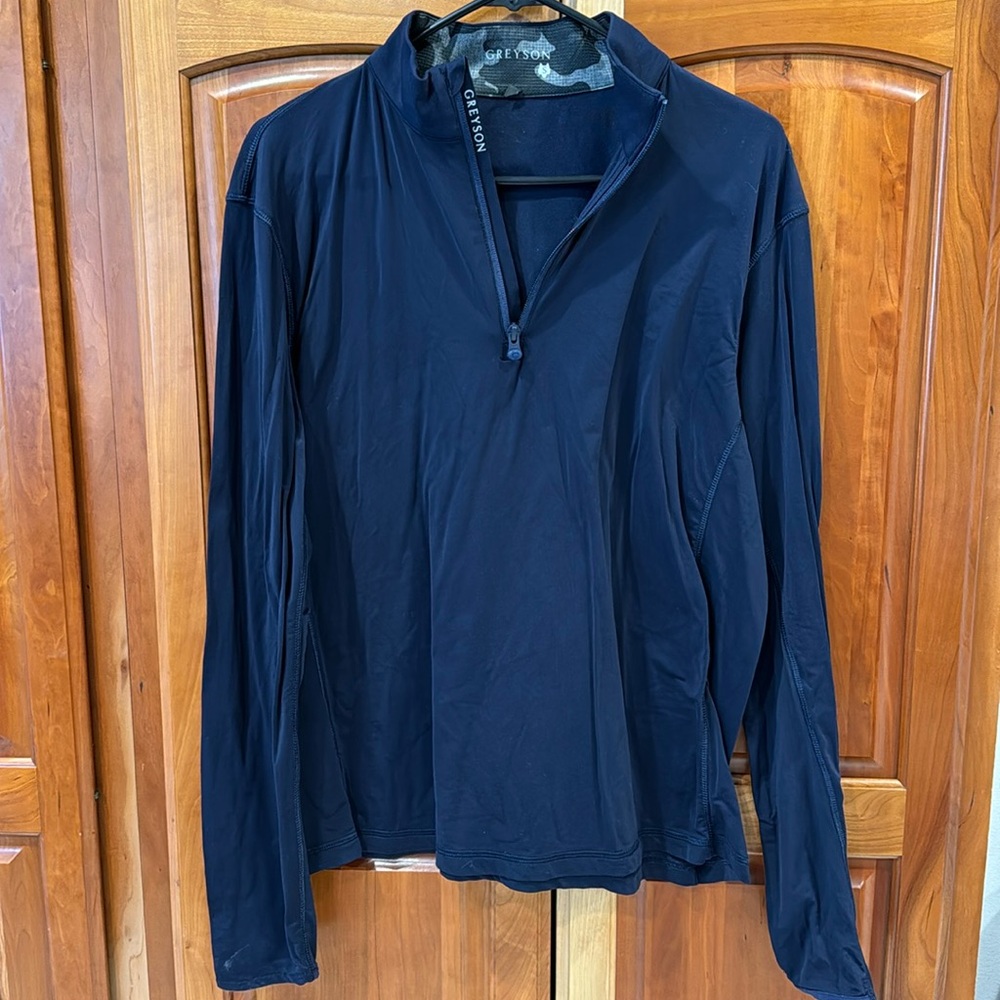 Lightly worn Greyson Tate Quarter Zip. Navy. Great like new condition